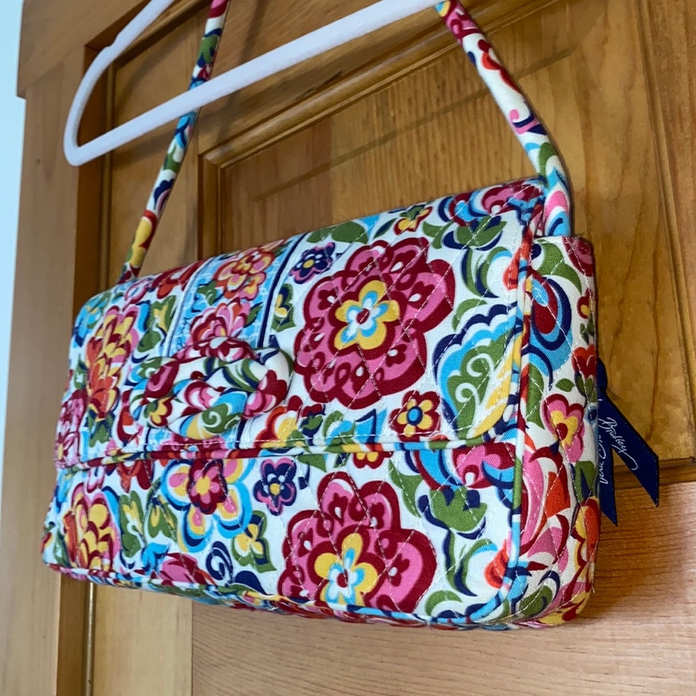 Bag Vera Bradley Knot Just A Clutch Very Berry Paisley Pocket Book Purse - Picture 1 of 11